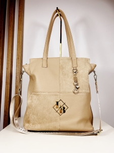 Laura Biaggi torebka shopper bag beżowa na ramię z zawieszką 