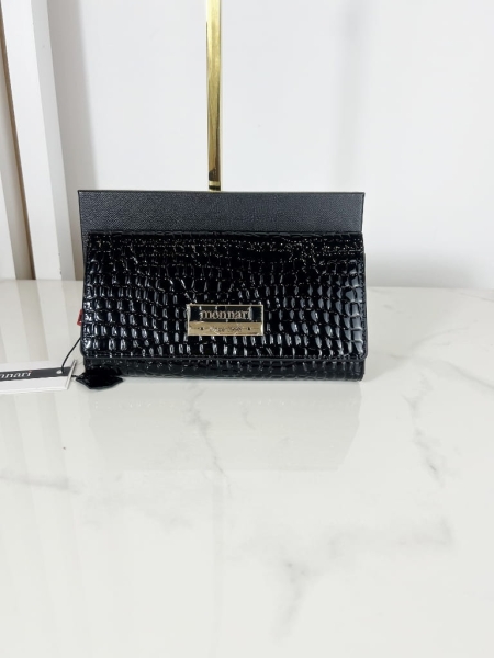 Monnari skórzany czarny lakierowany portfel na zatrzask 