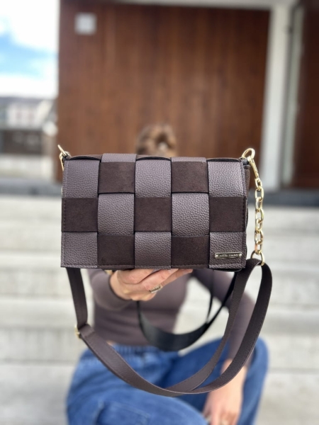 Laura Biaggi Torebka Kuferek Listonoszka Pleciona brązowa