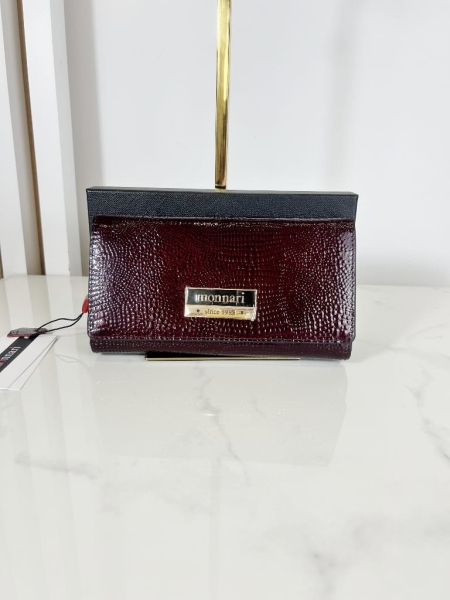 Monnari skórzany lakierowany portfel na zatrzask  bordowy
