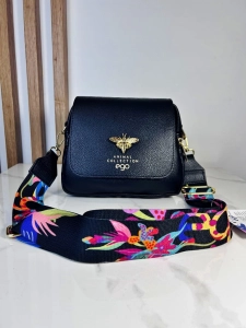 Ego skórzana torebka listonoszka z pszczółką czarna