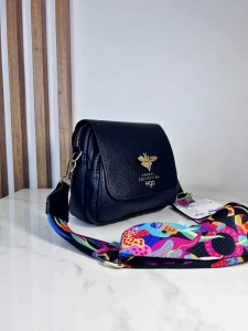 Ego skórzana torebka listonoszka z pszczółką czarna