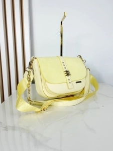 Laura Biaggi torebka listonoszka zółta z zamszową klapką