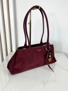 Torebka kuferek brązowa z zawieszką bordowa