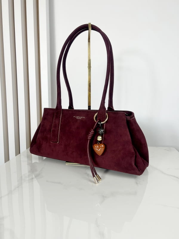 Torebka kuferek brązowa z zawieszką bordowa