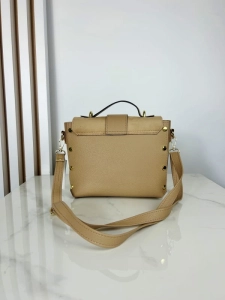 Laura Biaggi torebka  kuferek beżowa pszczoła