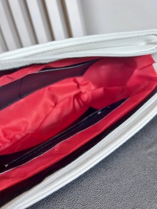 Laura Biaggi torebka kuferek biały z klapką