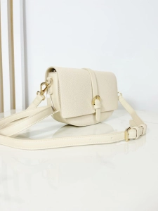 Laura Biaggi torebka listonoszka z klapką jasno beżowa