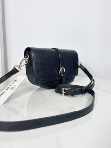 Laura Biaggi torebka listonoszka z klapką czarna