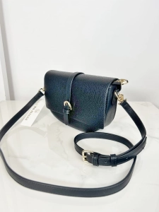 Laura Biaggi torebka listonoszka z klapką czarna