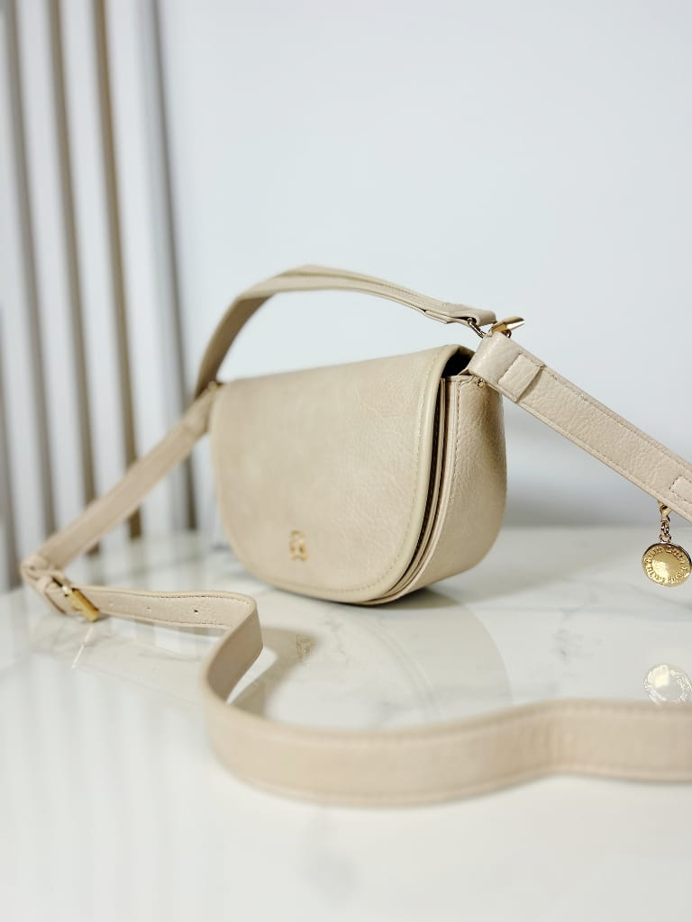 Lulu Castagnette torebka półksiężyc beżowa z medalionem  