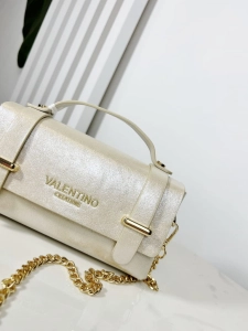 Złota elegancka torebka na specjalne okazje