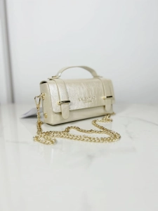 Złota elegancka torebka na specjalne okazje