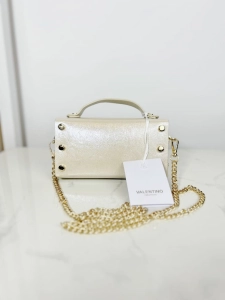 Złota elegancka torebka na specjalne okazje