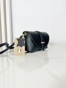 Laura Biaggi skórzany mini czarny kuferek