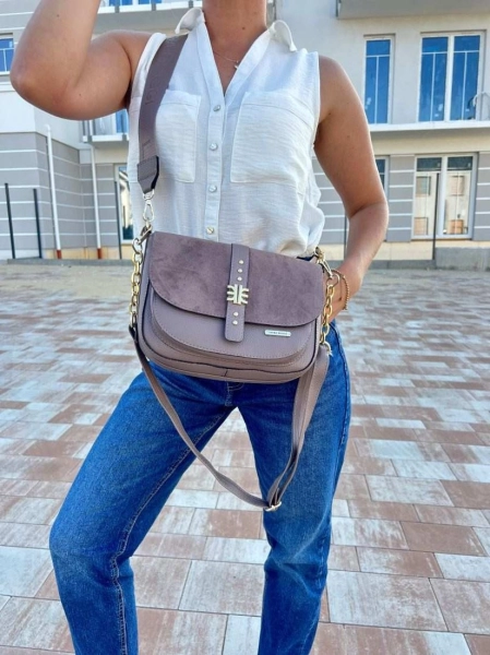 Laura Biaggi torebka listonoszka fango z klapką  eko zamsz