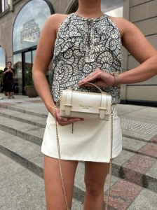 Złota elegancka torebka na specjalne okazje