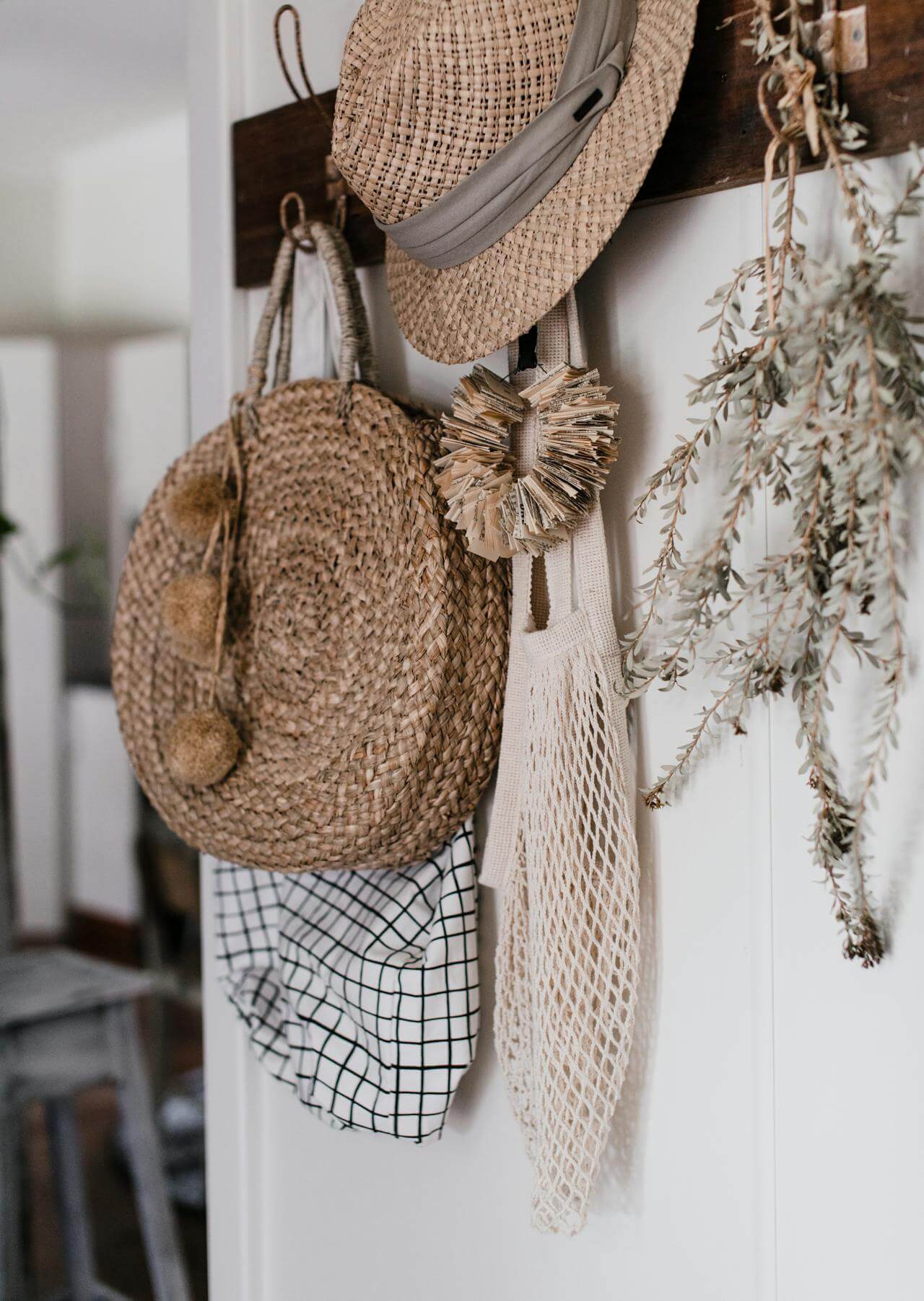 słomiana torebka w stylu boho